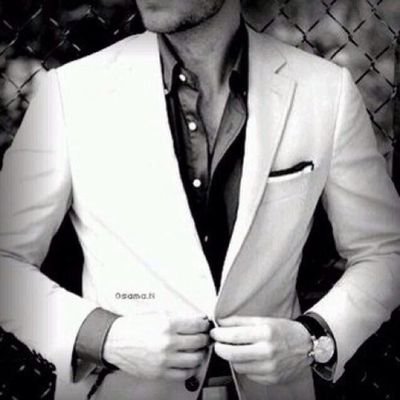 ‏وكني اشوفك فـ السماء تشبه الغيم .. وارفع يديني ي عسى اليوم / تمطر !!