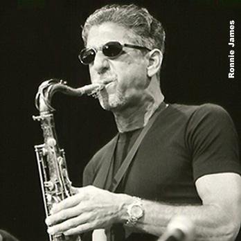 NebuloniCyril's profile picture. Celui qui promène son chien est au bout de la laisse !! 😛
Supporter du RCT 🔴⚫️
Orphelin de Bob BERG 😰