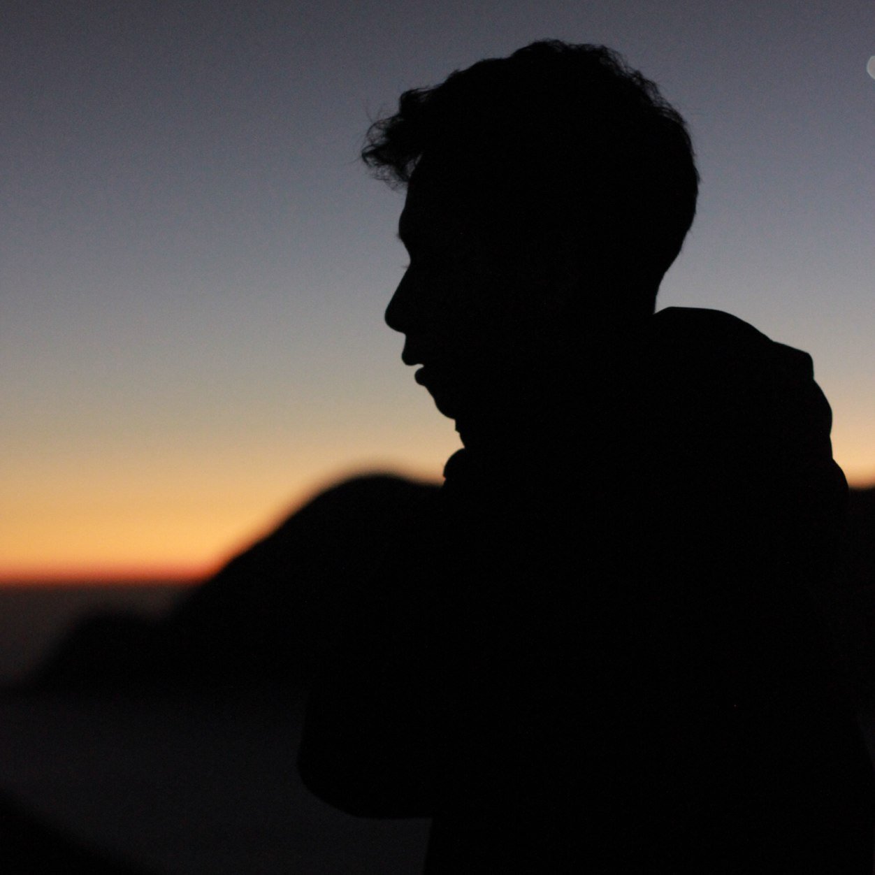 rQ_Pratama's profile picture. jangan biarkan seseorang membuat km tidak bisa melakukan seperti apa yg ingin km lakukan. go on !