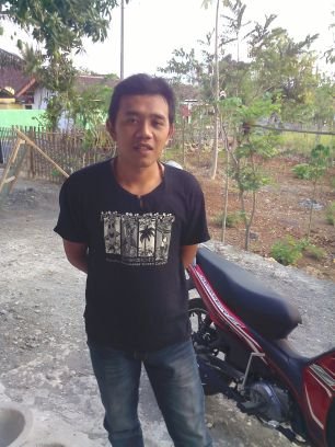 Moga aq bisa sukses agar bisa membeli mulut² soak yang telah menghinaku .....