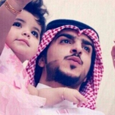 عشريني رومنسي وحنون وطيب ، (ثقه)  شقروو على مفضلتي واستمتعو 
BBM:75D724D6