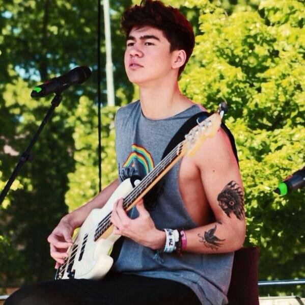 free follow from @calumftnashy