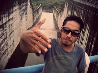 • Low Profile • Love ALLAH SWT • Hard worker • Traveler • Basstaste • born ; 1989 @Prigi Paradhise Beach , East Java ,INDONESIA.