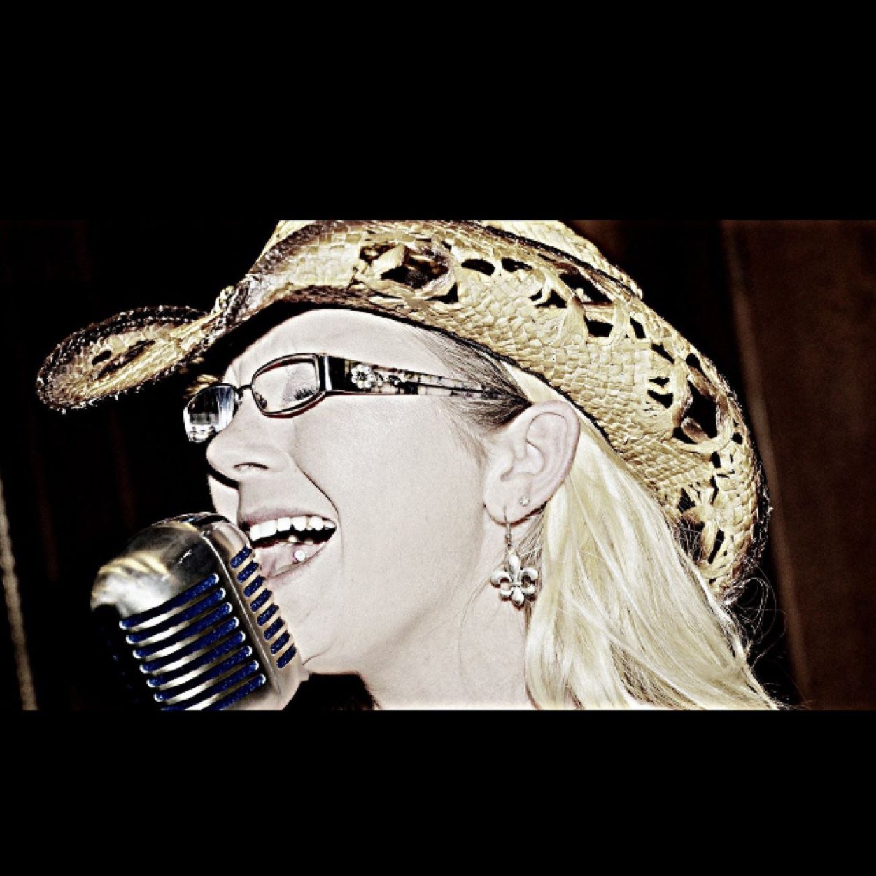 .30-.06 is a female fronted outlaw country band with influences like The Pistol Annies, Brandy Clark, Hank III, Waylon Jennings, Merle Haggard etc. #Checkusout!