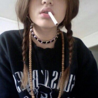 Its fucking white and gold, bitch. ✨@daisiesjpg✨(ily bae)
17 running the streets so mean