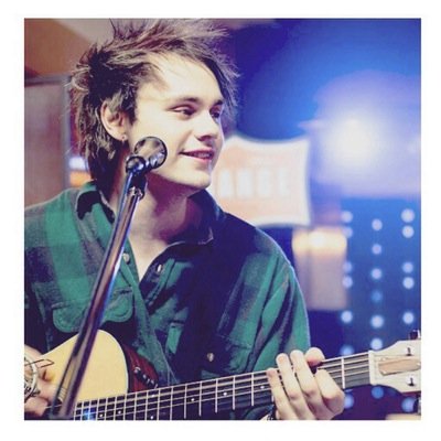 hiiiii i gave you a free follow so pls follow my main bcos of goals :D @michaelsllamaaa
and also please rt this :) ↓