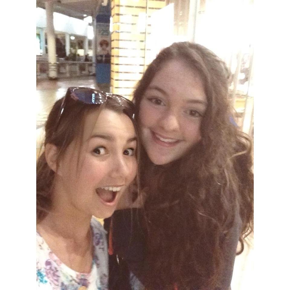 laurenbutler901's profile picture. | Ariana Grande | Lychee Flowers | Piano | Ice Cream | @lorib_xo |