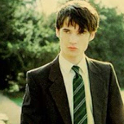 {16} Buscador del equipo de Quidditch de Slytherin. “The Little King.” — R.A.B.