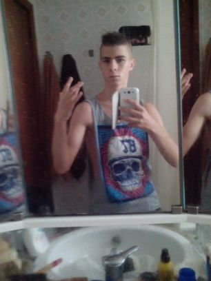 Si quieres seguirme sigue me, si no pasa te por mi perfil ;)