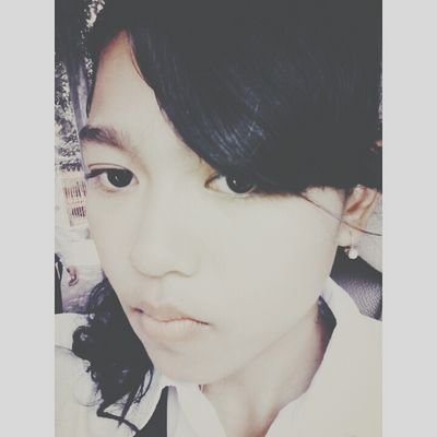 esla_yusticia's profile picture. Cakrawala yang memisahkan kita. Jarak pun menghadang kita. Waktu yang menjadi pembatas. Rindulah yang menjadi keseharian.