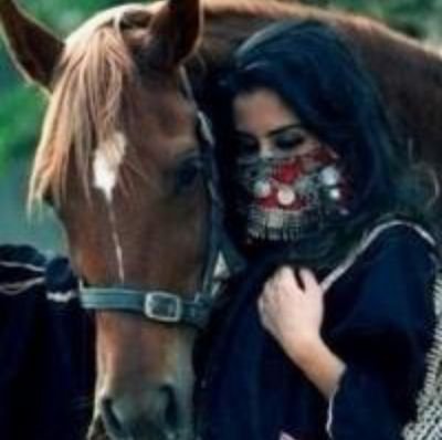 ‏‏مشتآق والخآطر حزينَ والوقتَ بدونگ آصبح كئيب ❤‏‏‏‏‏‏‏‏‏‏‏
كلمات راقت لي ‏