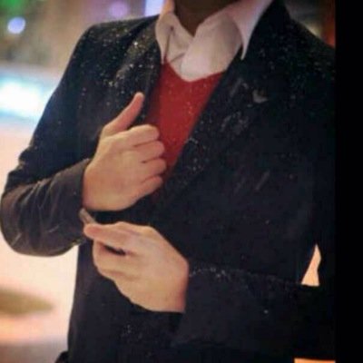 تمر الأيام وتزدحم داخلنا الذكريات يرحل الأصدقاء ويرحل من أحببنا ويكبرفينا الحنين كل شيء يتغير ولا تبقى إلآتلك الملامح التي كانت تشبهنا يوما
