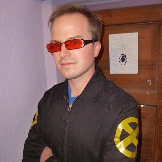 Tłumacz audiowizualny | Podcaster @podsluchanepl | 
prowadzący w Sesjach na podsłuchu | He/Him | PL-EN | Gry, komiksy, RPG, ciekawostki. | @Krzycer na Cohost