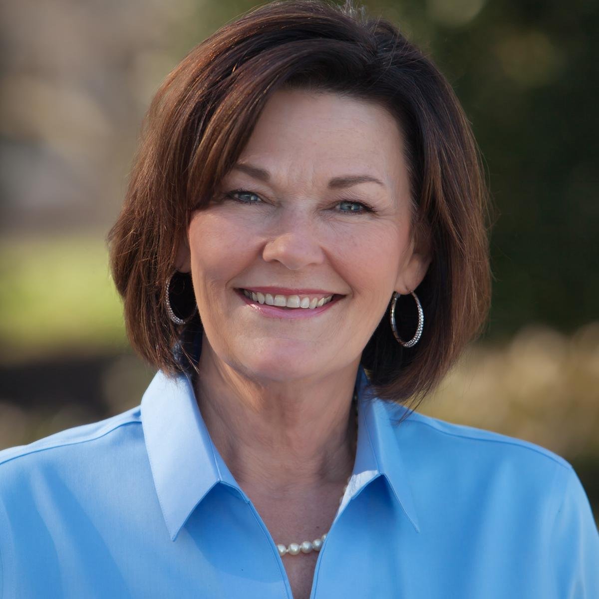 Mona is a residential real estate specialist with RE/MAX Elite in the Middle Tennessee area, focusing on home, condos & farms.