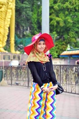 Berotientasi ke masa depan. Belajar menyeimbangkan waktu untuk dua hal yg berbeda. Aku bukan terlalu kecil. Aku hanya mungiel.
