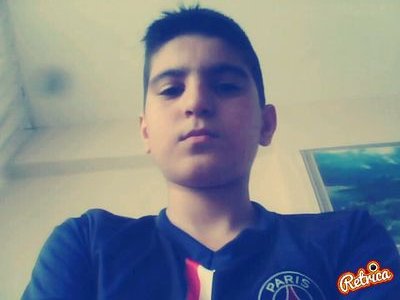 Sen, seni seveni görmeyecek kadar körsen sevende seni sevmeyecek kadar onurIudur.