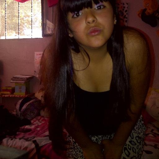 Mi destino es conoser al amor de mi vida;) Soyyy
/celosa/Sinsera/Futboolista/Boseadora/Compositora/ Mi Forma De Ser Es Haci Pero A Mis Amigos Con Ellos♥♥♥♥