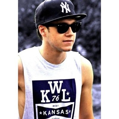 i forgot my password, so i had to made a new one  please follow @0HMYNXRRY