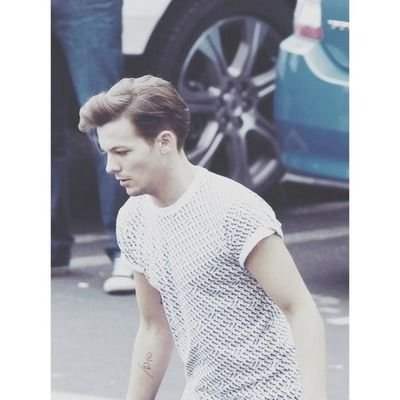 follow my acc @fckedbylouis and ask for follow back
