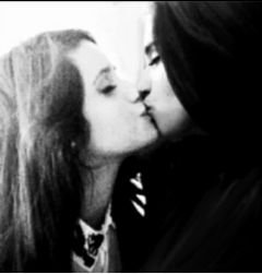 Todo amor é bonito, feio é não amar.       Love is Love.    - I Love You (MINHACS♥) .