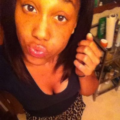 sexyyella_16's profile picture. 