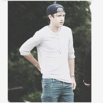 lxvelynialler's profile picture. i'm addicted to something i'll never get.