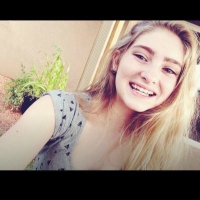 willowtree_x's profile picture. deep in the meadow, under the willow a bed of grass, a soft green pillow