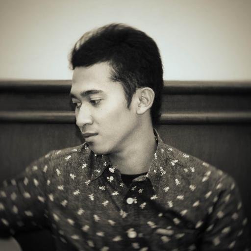 Tak perlu mencari seseorang yang cantik/ganteng dari pandangan luarnya, wajah seseorang hanyalah FATAMORGANA sesaat, yang d perlukan adalah hati yang indah
