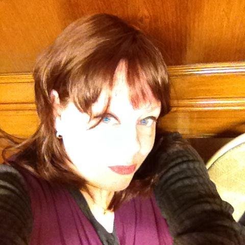 Writer living in the Big Apple, Country girl at heart, still trying to make sense of this spinning globe of atoms.