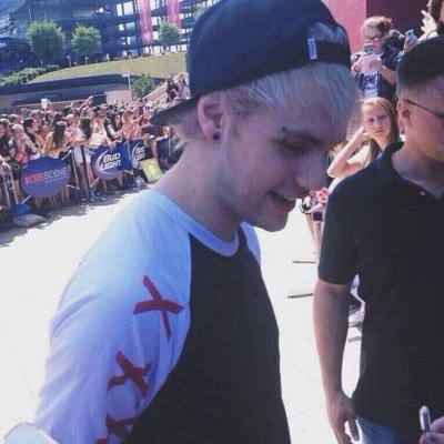 acquiesceluke's profile picture. FREE FOLLOW follow my main @fruitshootluke thank u xxx