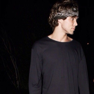 follow @sassyhemminggs because she gave you a free follow and ask for a follow back