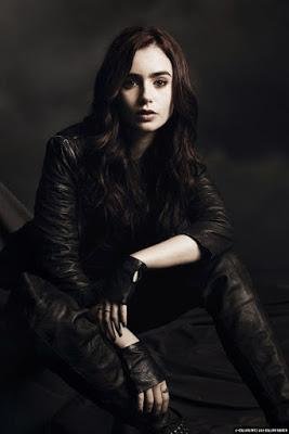 There is a darkness inside of me and it is only growing more. My father raised me to rule after him..||Single|| #EvilClary RP