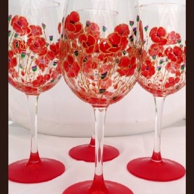 Glass artist, specialising in pictures on glass. The usual, pet portraits, wildlife, and the unusual, war / battle commemorative scenes.