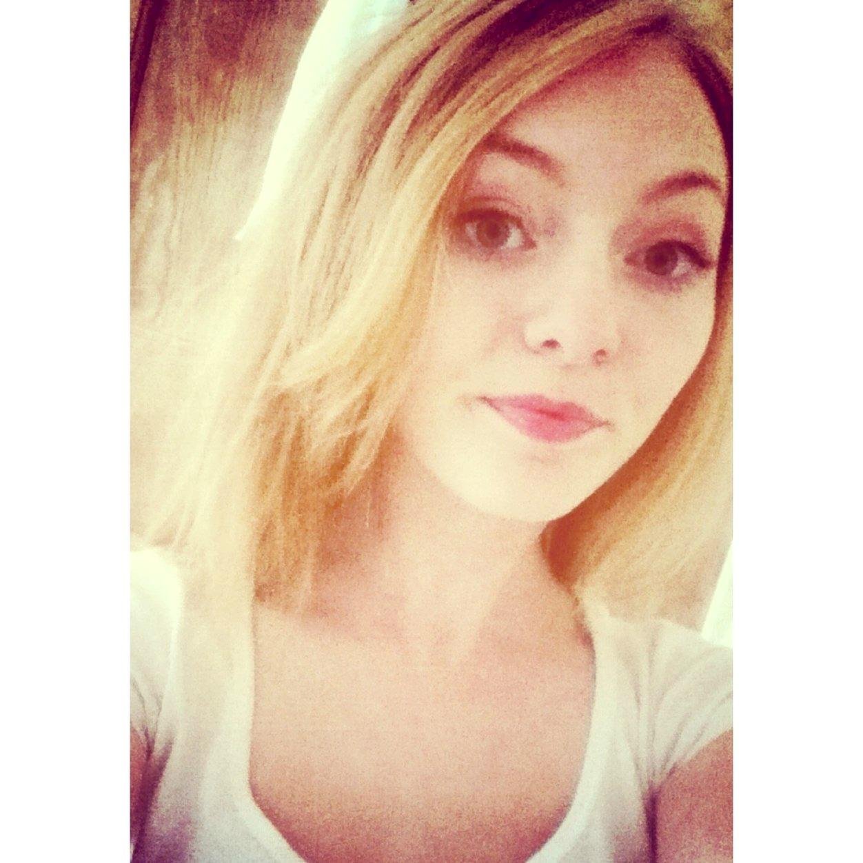 _emmymay's profile picture. art student and drummer