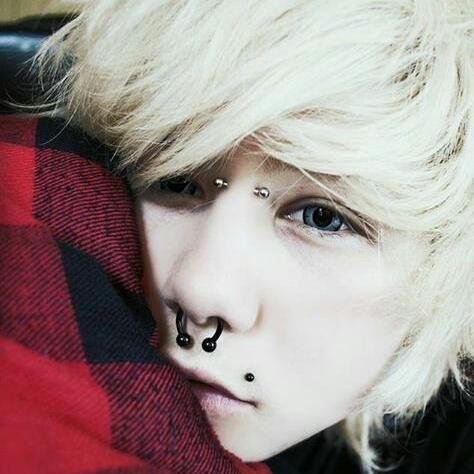 british. 16. bisexual. i like kitties and hugs ｡◕‿◕｡ （≧∇≦） talk to me please. sorry i bite c; 20/05/15 taken by @brokencorpse_ sissy: @biting_blood