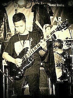 alforezpector's profile picture. Guitarist!!