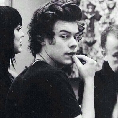 hi guys ! can you follow @staytooweird Caus she gave you some Saved Follow ! thanks ! ❤️