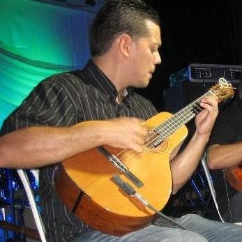 Músico, Poeta, luthier y cantante, compositor cristiano de música llanera venezolano residenciado en Colombia.