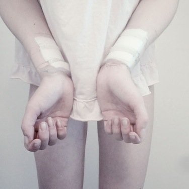 female / england / i made this account as a way to get my feelings out / i do not premote self harm / secret account / i follow back