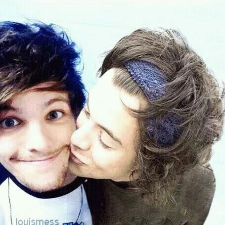 Hi! My name is Darcy Brooks, I'm 15, I love One Direction, I'm Larry Shipper * - * Larry I love my life 3, I love Nutella: 3, I love ziam: 3 And I love to read
