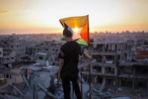 إذا التاريخ سمانى فلسطيني...........فمن فى الارض يجرأ ان يتحدانى