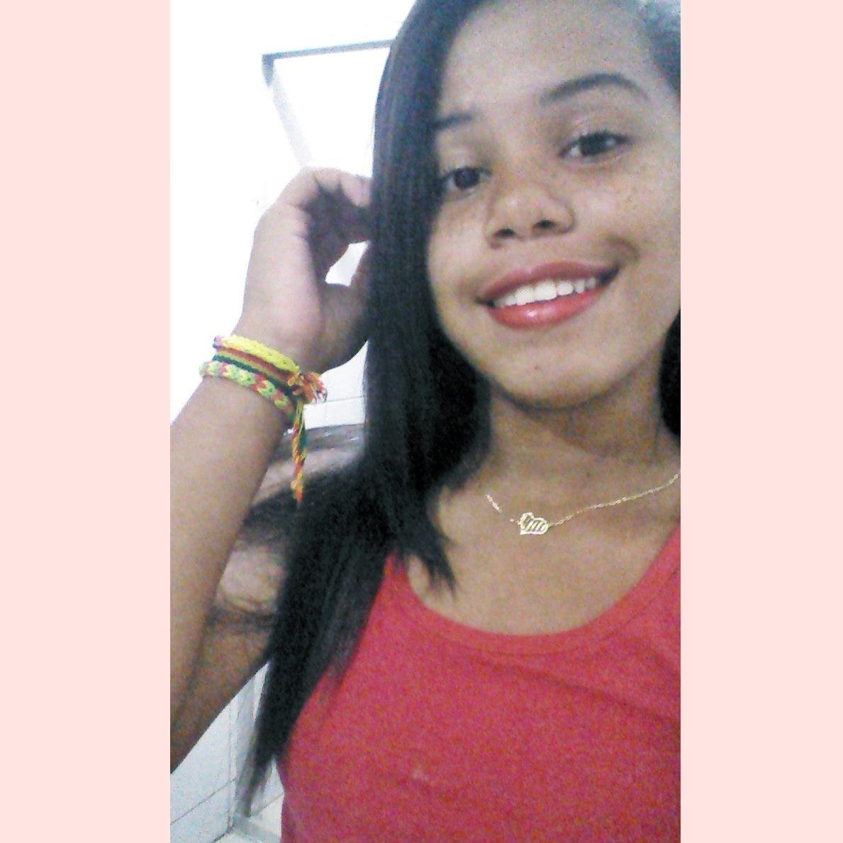 Não sou perfeiita, não preciso de elogiios falsos para sobreviver ! *-*