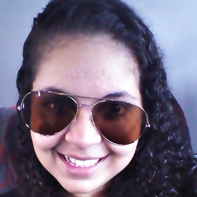 Teimosa, viciada em música e futura radiologista :D