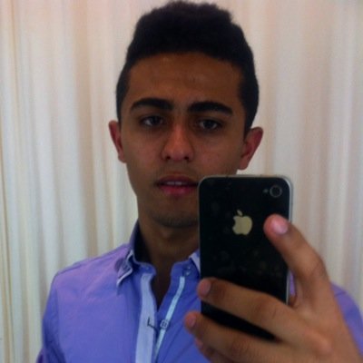 Jogador excelente que assim como muitos nunca teve oportunidade de se tornar jogador profissional. Fã de CR7.