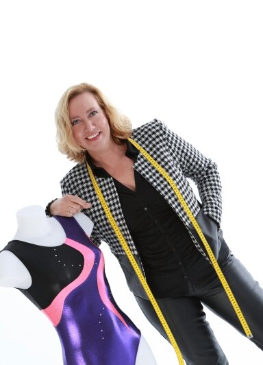 Gespecialiseerd in het maken en ontwerpen van turnkleding.
Eigenaar van website turnpakjes.eu.
Moeder van drie kids.
