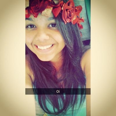 Deus é amor. Está escrito, em cada Ser que nasce, cada botão que desabrocha. Cada sorriso de Felicidade, e muito  mais... ! ^^