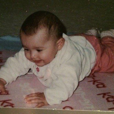 ik ben angelina cool twiter ik denk dat mij frienden er ook op zitten en die baby op de foto ben ik love en ik zit op een iphone 5s en ik ben echt 9 jaar