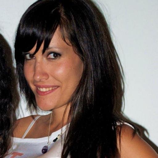 Diseñadora Gráfica, especialista en marketing de empresa y fotógrafa profesional.