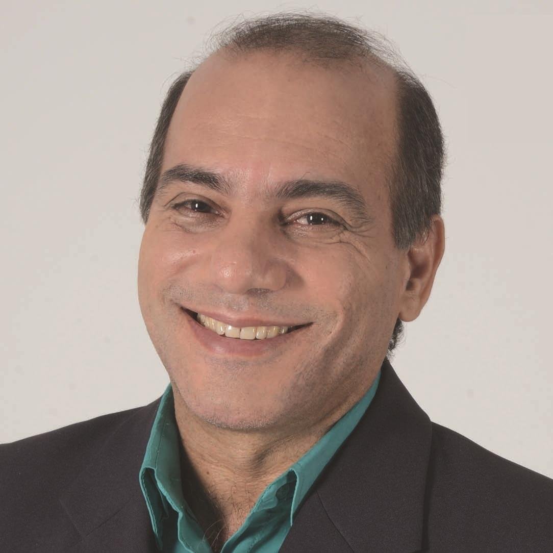 Bacharel de Direito pela Faculdade Brasileira de Ciencia Juridica, SUESC, Fundador da ONG Associação dos Desempregados do Brasil,