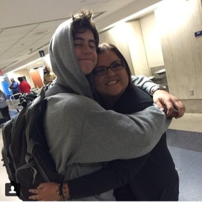please follow @icongrier bc she gave you this follow and will follow back! ilysm you're beautiful